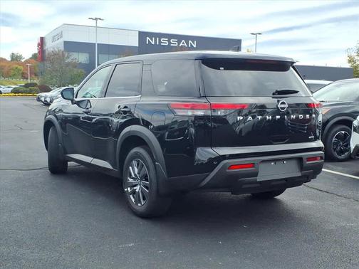 2025 Nissan Pathfinder S