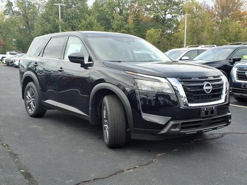 2025 Nissan Pathfinder S