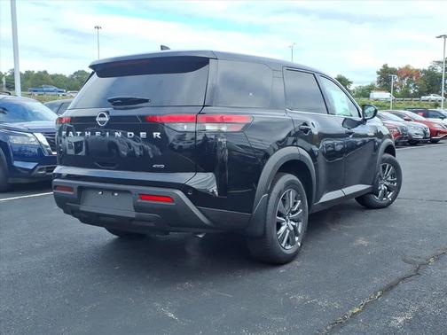 2025 Nissan Pathfinder S