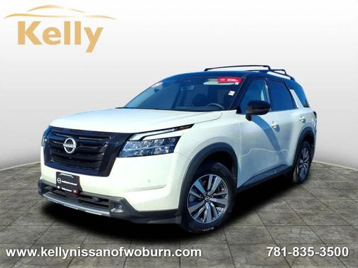 2024 Nissan Pathfinder SL
