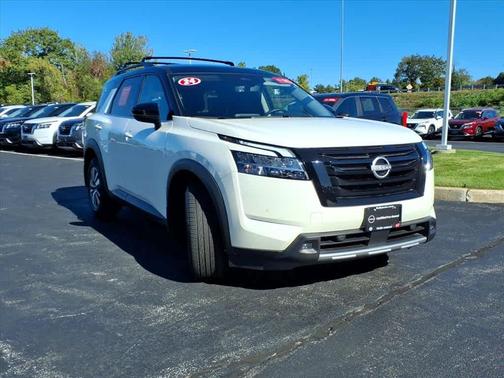 2024 Nissan Pathfinder SL