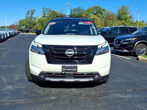 2024 Nissan Pathfinder SL