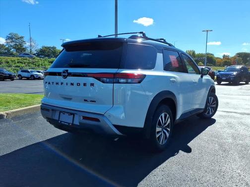 2024 Nissan Pathfinder SL
