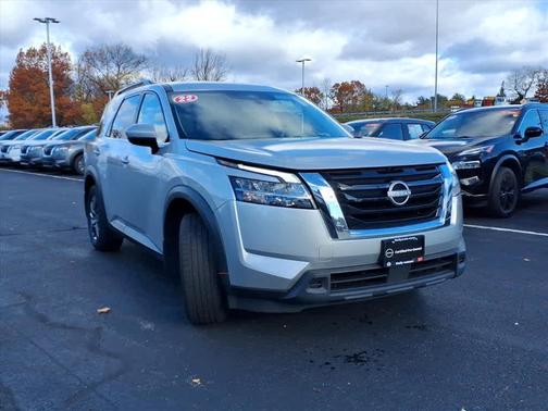 2022 Nissan Pathfinder SV