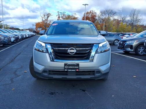2022 Nissan Pathfinder SV