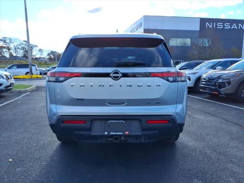 2022 Nissan Pathfinder SV