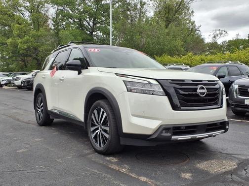 2023 Nissan Pathfinder Platinum