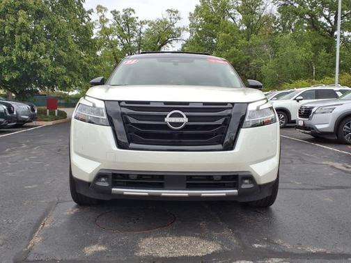 2023 Nissan Pathfinder Platinum
