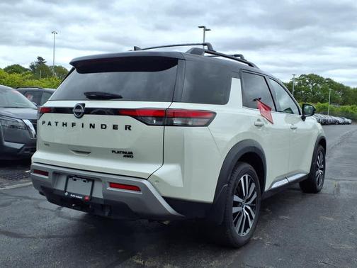 2023 Nissan Pathfinder Platinum