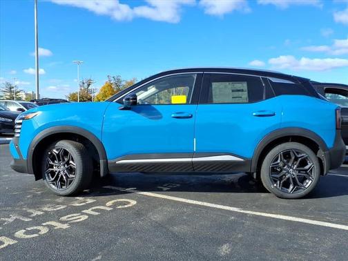 2025 Nissan Kicks SR