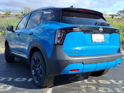 2025 Nissan Kicks SR