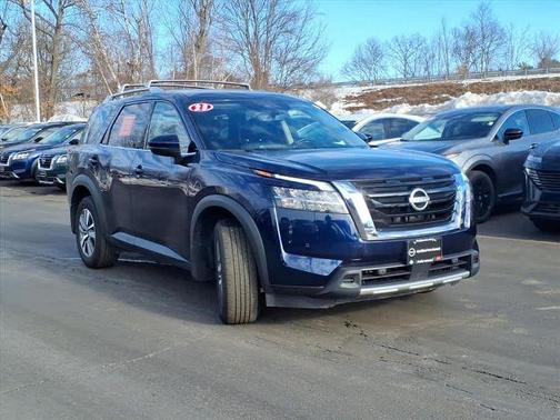 2023 Nissan Pathfinder SL