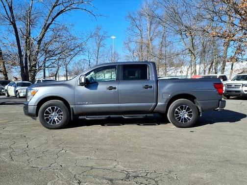 2024 Nissan Titan SV