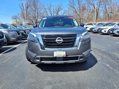 2024 Nissan Pathfinder SV
