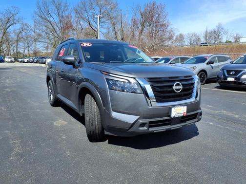 2024 Nissan Pathfinder SV