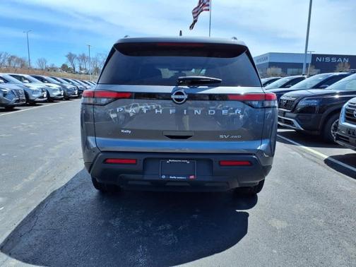 2024 Nissan Pathfinder SV