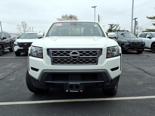 Glacier White 2022 Nissan Frontier SV