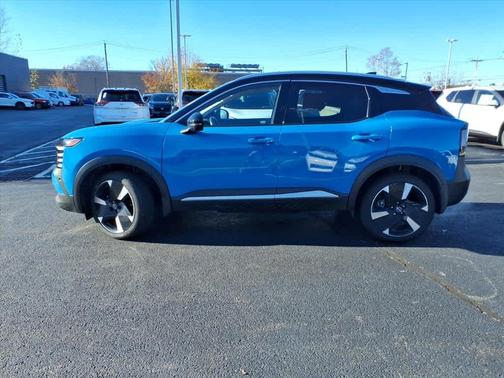 2025 Nissan Kicks SR