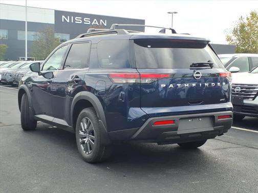 2025 Nissan Pathfinder SV