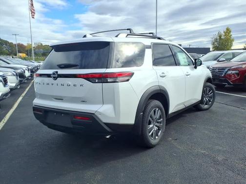 2025 Nissan Pathfinder SV