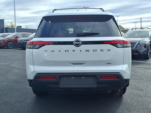 2025 Nissan Pathfinder SV