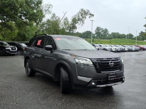 2t Gun Blk Roof 2024 Nissan Pathfinder SL