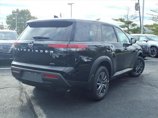 2025 Nissan Pathfinder S