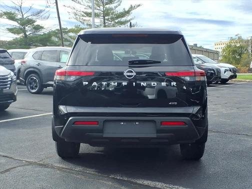 2025 Nissan Pathfinder S