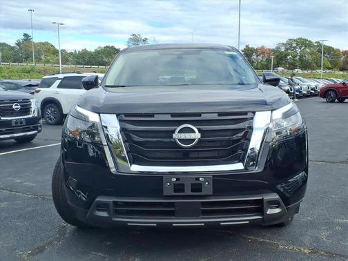 2025 Nissan Pathfinder S