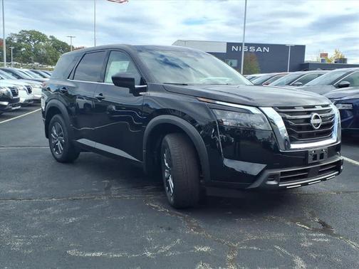 2025 Nissan Pathfinder S