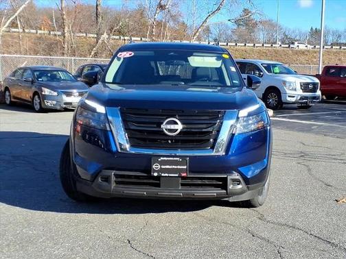 2025 Nissan Pathfinder SV