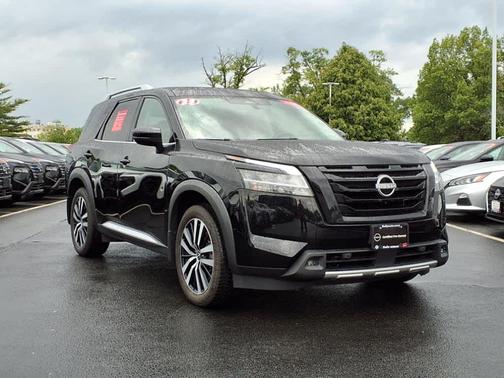 2023 Nissan Pathfinder Platinum