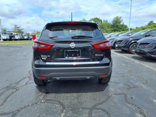 2022 Nissan Rogue Sport SV