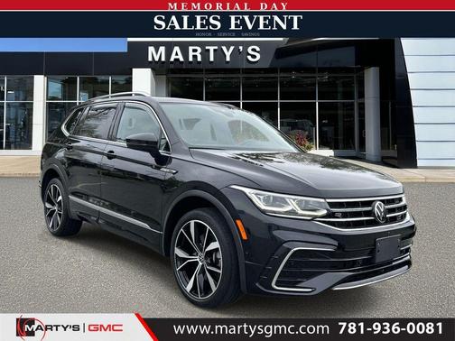 Deep Black Pearl Effect 2022 Volkswagen Tiguan 2.0T SEL R-Line