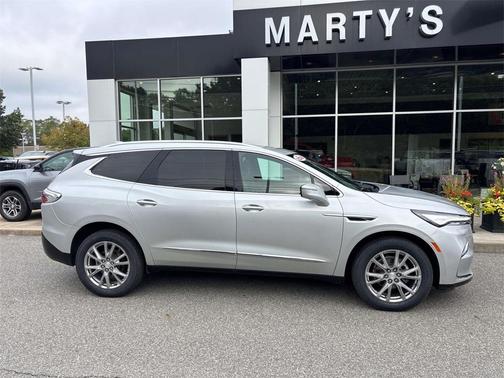 2022 Buick Enclave Essence