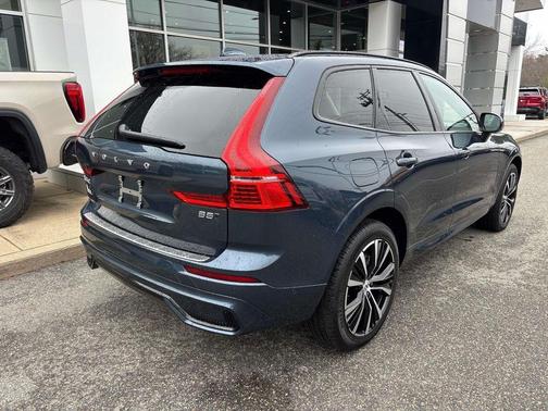 2025 Volvo XC60 B5 Plus