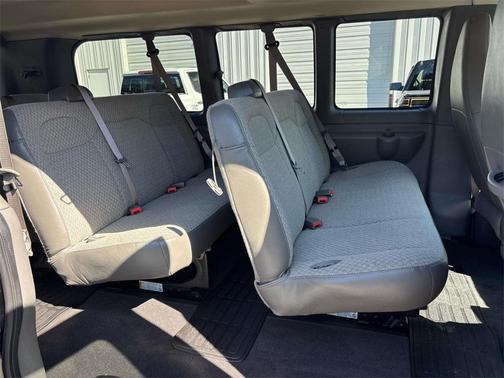 2025 GMC Savana 2500 LT