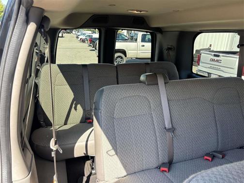 2025 GMC Savana 2500 LT