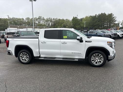 Summit White 2022 GMC Sierra 1500 SLT