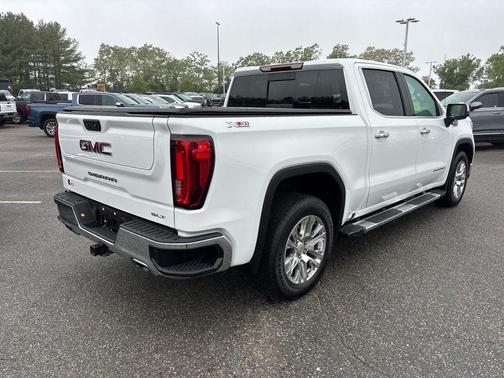 Summit White 2022 GMC Sierra 1500 SLT