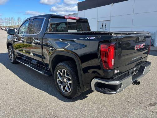 Onyx Black 2022 GMC Sierra 1500 SLT
