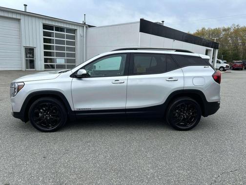 Quicksilver Metallic 2022 GMC Terrain SLT