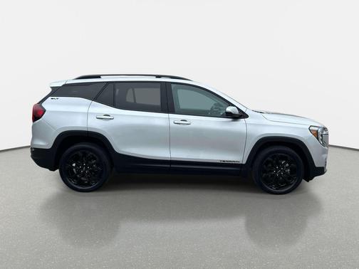 Quicksilver Metallic 2022 GMC Terrain SLT