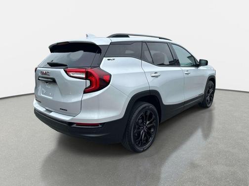 Quicksilver Metallic 2022 GMC Terrain SLT