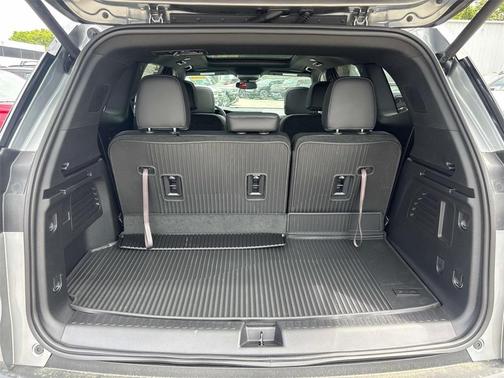 2025 GMC Acadia AT4