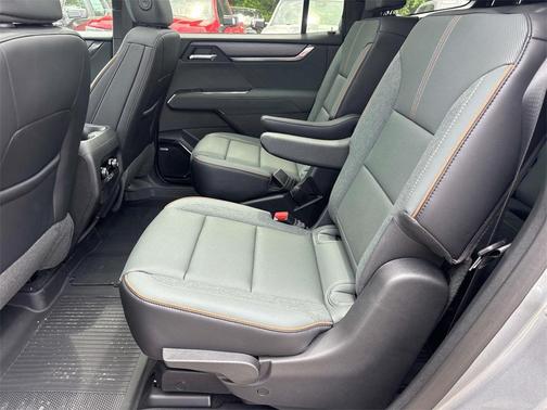 2025 GMC Acadia AT4