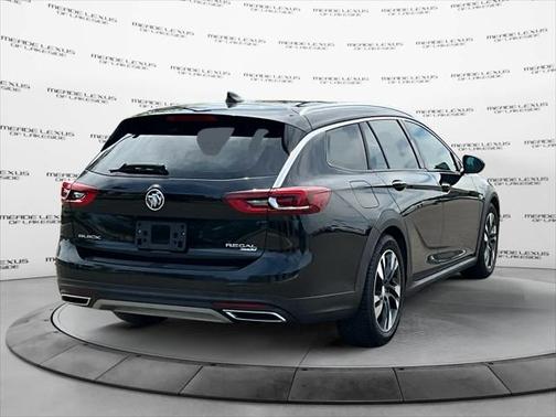 2018 Buick Regal TourX Essence