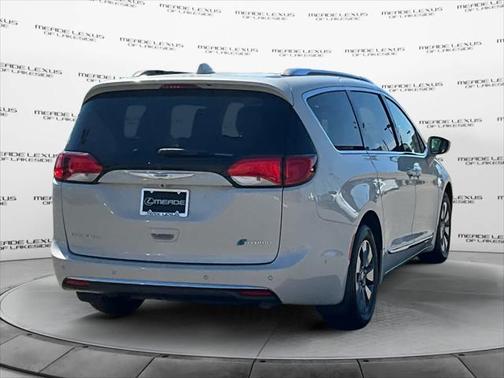 2017 Chrysler Pacifica Hybrid Platinum