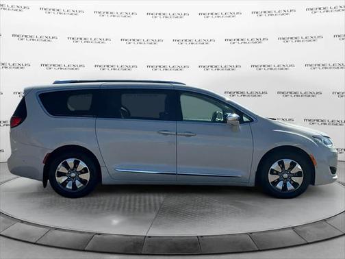 2017 Chrysler Pacifica Hybrid Platinum