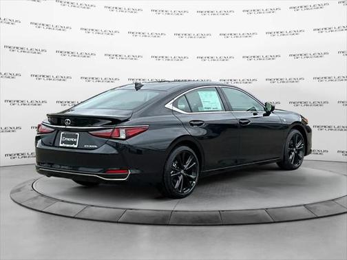 2025 Lexus ES 300h F SPORT Design